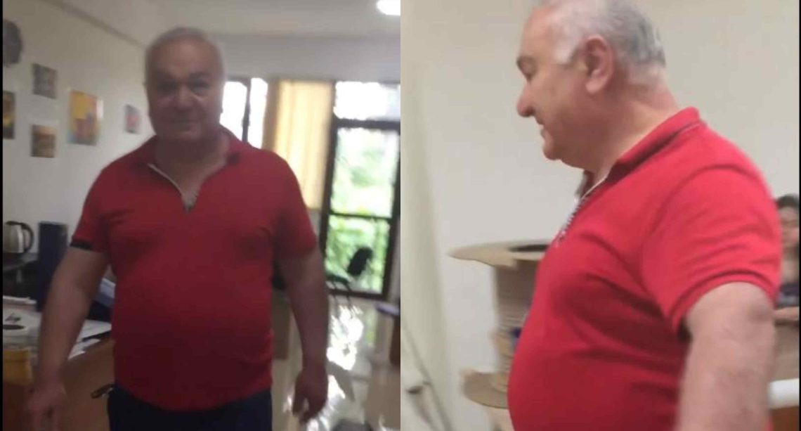 VIDEO: “რას გავხარ, შე მათხოვარო, წაეთრიე სამსახურიდან, სოფლელო გლეხო, ჩამოთრეულო მახინჯო” – ვრცელდება შემზარავი კადრები, სადაც დამსაქმებელი ახალგაზრდა გოგოს სიტყვიერ და ფიზიკურ შეურაცხყოფას აყენებს