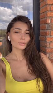 "საოცარ ფორმაშია" - რა ფოტოს აქვეყნებს თაკო ტაბატაძე აუზიდან