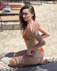 "საოცარ ფორმაშია" - რა ფოტოს აქვეყნებს თაკო ტაბატაძე აუზიდან