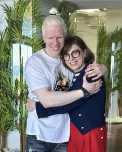 რა ფოტოებს აქვეყნებს ბიძინა ივანიშვილის უმცროსი შვილი