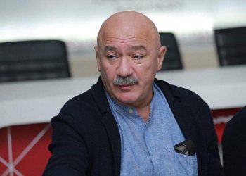 ” ეს გამოცემა მშვენიერი საჩუქარია იმ ახალი ქართველებისთვის, რომელთაც სურთ, დაიჯერონ, რომ თინათინი არ გამეფებულა და საერთოდაც “ვეფხისტყაოსანი” ქალის გამეფების წინააღმდეგია” – რას წერს ვასილ მაღლაფერიძე