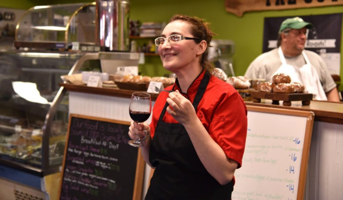 “ხაჭაპური გავუკეთე და ისე მოეწონათ, რომ პარასკევი ხაჭაპურის დღედ დავაწესეთ, სპეციალურად ამისთვის მოდიოდნენ კლიენტები” – ვინ არის ქართველი ქალი, რომელმაც აშშ-ში ქართული სამზარეულო ყველას შეაყვარა