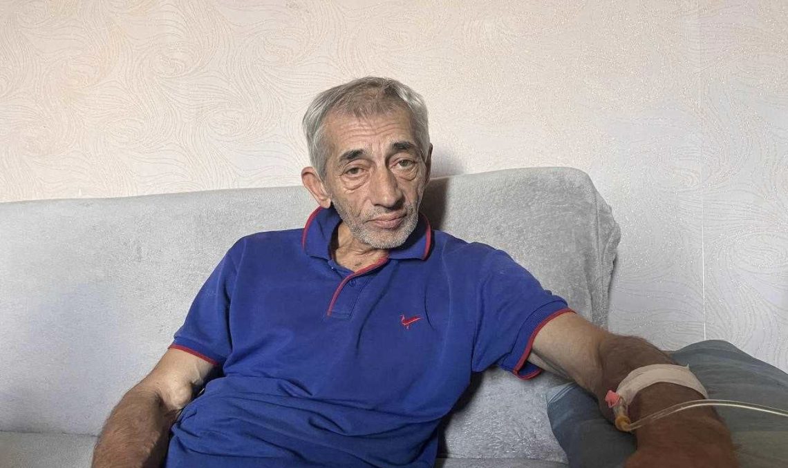 “აქვს მეხსიერების პრობლემები, გააზიარეთ მაქსიმალურად” – თბილისში ოჯახი მამაკაცს ეძებს