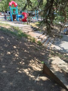 "ბავშვები ეხებიან მიწაში ჩამარხულ კაბელს,რომელსაც ელექტროიზილაცია უკვე დაზიანებული აქვს“ - რა ინფორმაცია ვრცელდება სოციალურ ქსელში