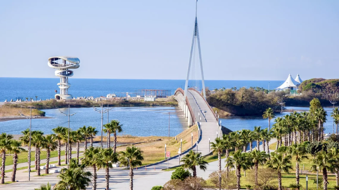 „ფული უნდა გადაგვეხურდავებინა და უარი გვითხრეს, რუსებს არ ვემსახურებითო. რა უფლება აქვთ?” – რას ამბობენ რუსი დამსვენებლები?