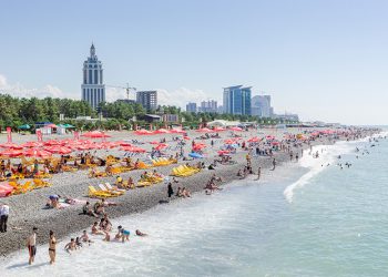 “აჭარის სანაპიროსთან წყალში ფეკალიები ჩადის, იქ ხალხი ბანაობს და ამის შედეგად ზღვისპირა რეგიონებში ხშირად გვაქვს ნაწლავური ინფექციის ეპიდაფეთქებები” – ეპიდემიოლოგი შავი ზღვის დაბინძურების რისკებზე