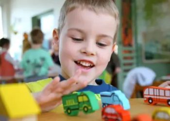 ბავშვთა აუტიზმის განვითარების რისკს ერთი მნიშვნელოვანი ფაქტორი გამოაკლდა – „გვინდა, მშობლები დავამშვიდოთ“