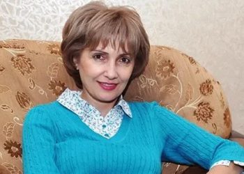 „ერთ შუახნის ქალს ვიღაც ალფონსი ბრედ პიტის სახელით წერდა, უმტიკცდება, რომ უგონოდ შეუყვარდა და ჰოლივუდში გადაღებებს მის გამო ტოვებდა“ – რას წერს თეა გვასალია