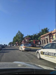 "მოძრაობა სრულად პარალიზებულია" - რა ხდება ამ წუთებში თბილისის გასასვლელთან