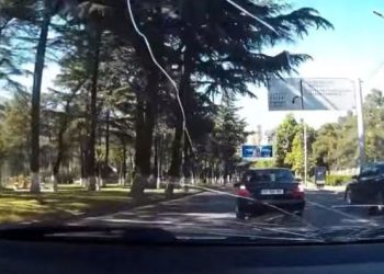 ავტოსაგზაო შემთხვევოთ დასრულებული დრიფტი – ავტომობილში საკუთარი ავარია შემთხვევით გადაიღეს