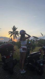 სალომე ჭაჭუა ინდონეზიაში მოგზაურობს – ნახეთ რა ფოტოებს აქვეყნებს მოცეკვავე ბალიდან