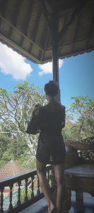 სალომე ჭაჭუა ინდონეზიაში მოგზაურობს – ნახეთ რა ფოტოებს აქვეყნებს მოცეკვავე ბალიდან