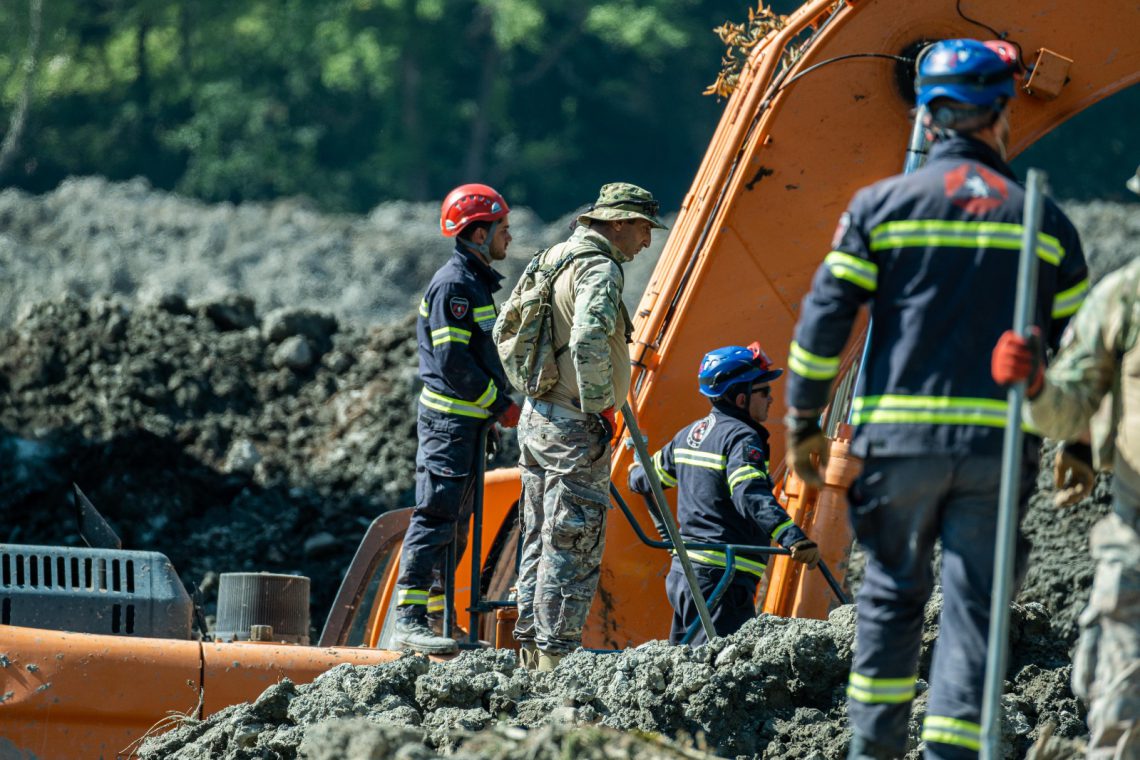 ცნობილია, სტიქიის ზონაში გულის შეტევით დაღუპული სამხედროს ვინაობა