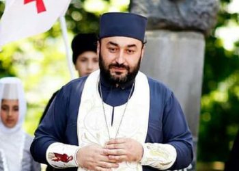 „ღვთისმშობლის მარხვაში რომ პლიაჟზე წამოწვები, აჭარულს, შაურმას და ნაყინებს ჩაჰკეცამ, ცაში ვინა გიცნობს?“ – რას წერს მამა ლევანი