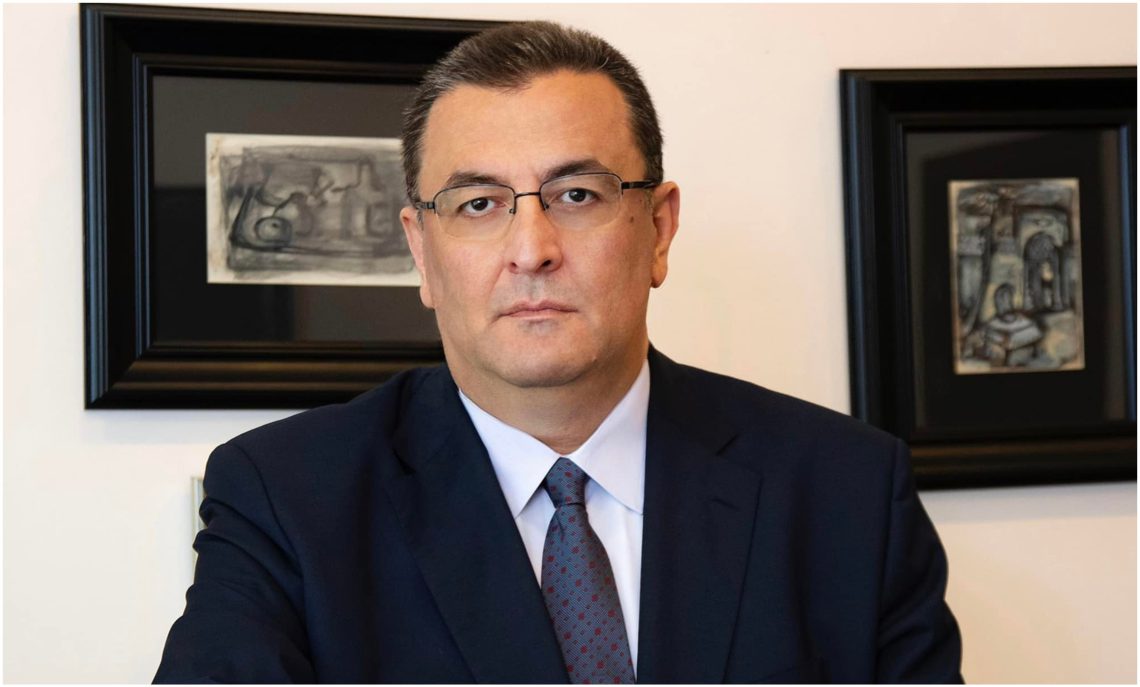 “ამ ქვეყანაში დასასვენებლად რომ მიდიხარ, თან უნდა წაიყვანო ერთი მაშველი, ერთი ელექტრიკოსი, ვერტმფრენი და ექიმი” – ზვიად კორძაძე