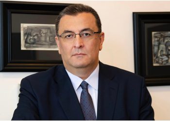 “ამ ქვეყანაში დასასვენებლად რომ მიდიხარ, თან უნდა წაიყვანო ერთი მაშველი, ერთი ელექტრიკოსი, ვერტმფრენი და ექიმი” – ზვიად კორძაძე