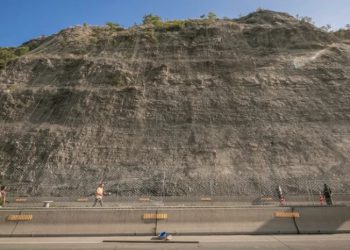 მერია ამირეჯიბის გზატკეცილზე, კლდოვან ფერდზე ახალ დამცავ ბადეს დაამონტაჟებს – მოძრაობა ერთ ზოლში შეიზღუდება