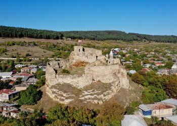 სურამის ციხის ტრაგიკული ლეგენდა – რატომ ჩააშენეს ცოცხლად შენობის კედელში ახალგაზრდა ბიჭი