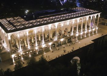 VIDEO: თბილისში, ფუნიკულიორზე მდებარე რესტორანში რუსული სიმღერების ფონზე მიდის გართობა – რა კადრები ვრცელდება სოციალურ ქსელში