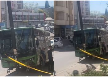 VIDEO: ავტოსაგზაო შემთხვევა – ავტობუსი განათების ბოძს დაეჯახა