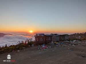 📷 "ასე გვიყვარს საქართველო? ამ ხედის ყურებით ასეთი სიბინძურიდან ტკბებით?" - ნახეთ, რა ფოტო ვრცელდება გომის მთიდან