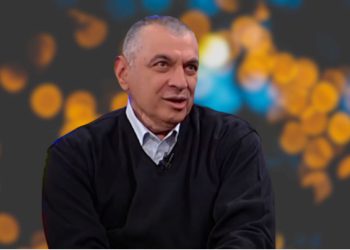 “მაღაზიაში ვარ, რიგში ვდგავარ სალაროსთან… ჩემს წინ შუა ხნის რუსი ქალია” – რას შეესწრო დავით ზურაბიშვილი მარკეტში