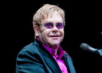 ელტონ ჯონი საავადმყოფოში გადაიყვანეს