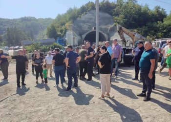 აქცია რიკოთთან – ჩინური კომპანიის წარმომადგენლები მიწაზე გაწვნენ