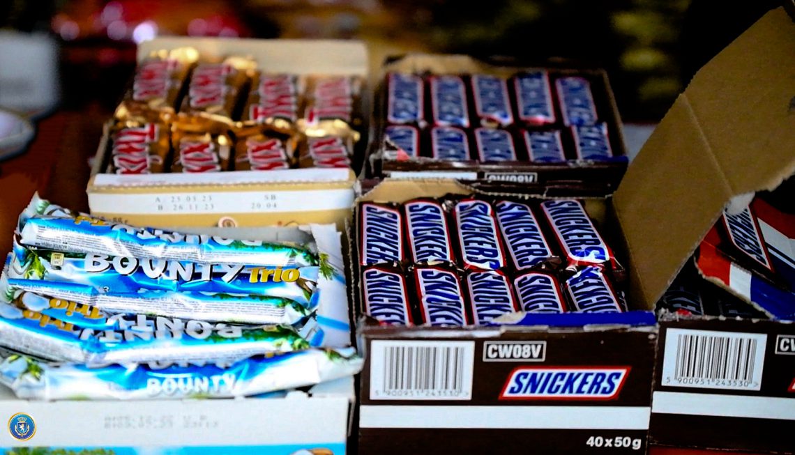 ადამიანის ჯანმრთელობისათვის საშიში შოკოლადის რეალიზაცია – საგამოძიებომ ორი პირი დააკავა