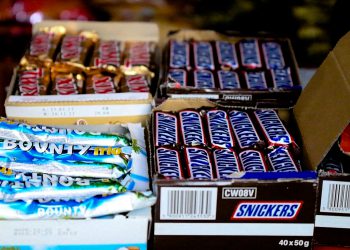 ადამიანის ჯანმრთელობისათვის საშიში შოკოლადის რეალიზაცია – საგამოძიებომ ორი პირი დააკავა