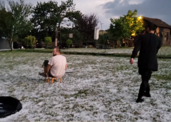 ციგით სრიალი აგვისტოს თვეში – რა სახალისო კადრები ვრცელდება ორბეთიდან ძლიერი სეტყვის შემდეგ