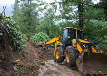 “ამ ეტაპზე, მაშველების მიერ გადარჩენილი და უსაფრთხო ადგილზე გადაყვანილია 11 მოქალაქე, მათ შორის არიან მცირეწლოვნები და არასრულწლოვნები” – შსს