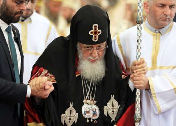 ილია მეორე მრევლს ღვთისმშობლის შობის დღესასწაულს ულოცავს