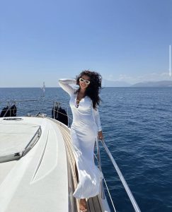 "ნამდვილი ქალღმერთია..." - შორენა ბეგაშვილის ზღაპრული მოგზაურობა გრძელდება