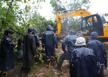 სოფელ ჯუმათში ფერდობის ჩამოშლის ადგილიდან მაშველებმა არასრულწლოვანი გამოიყვანეს