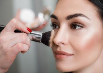 რატომ არ უნდა დაიძინოთ მაკიაჟით