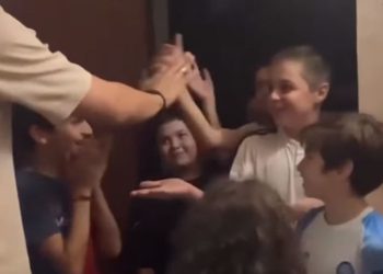 ვიდეო: გიორგი მამარდაშვილს ბავშვებმა სახლში მიაკითხეს – ემოციური კადრები