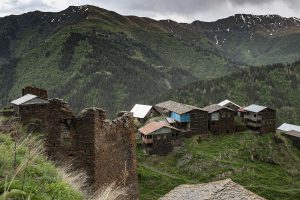 დოჭუ - კლდის ქიმზე "ამოსული" მეომართა სოფელი