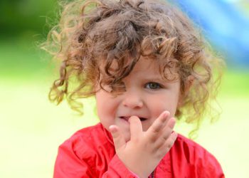 როგორ გადავაჩვიოთ ბავშვები ფრჩხილების კვნეტას