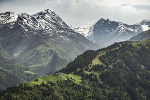 დოჭუ - კლდის ქიმზე "ამოსული" მეომართა სოფელი