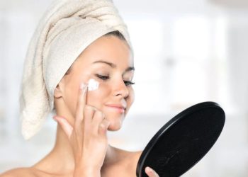 რა დროს უნდა იხმაროთ დამატენიანებელი და მკვებავი კრემები და რა განსხვავებაა მათ შორის