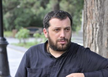 ,,გთხოვთ, ილოცეთ მამა თეიმურაზისთვის… მართვით სუნთქვაზეა…” – რას წერს პეტრე კოლხი