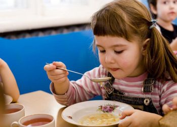 როგორი უნდა იყოს ბავშვის დაბალანსებული კვება და რა უჯდება ის მშობელს