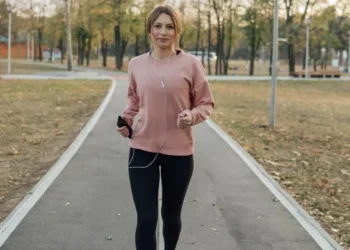 წონის მატება შუახნის ასაკში – რატომ ხდება და როგორ უნდა მართოთ ის