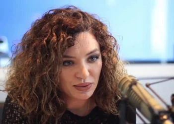 “გაჭრილი ვაშლივით გავს დედას” – ნინი შერმადინი სოციალურ ქსელში ქალიშვილის ფოტოს აქვეყნებს