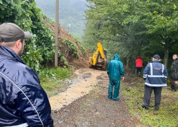 “უკარგეს ბიჭს ვეძებთ, მეშვიდე კლასელია, ეზოში ჰქონდათ დამხმარე ნაგებობა, იქ ეძინა ბავშვს“ – რას აცხადებენ ადგილობრივები სტიქიის ზონიდან