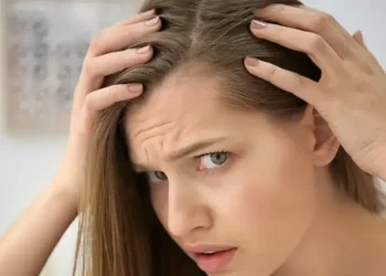 რატომ გვცვივა თმა