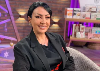 VIDEO: როგორ უვლის ლელა წურწუმია სახის კანს