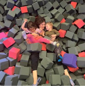 "ბედნიერი ოჯახი, ულამაზესი შვილები" - თაკო გაჩეჩილაძე შვილებთან ერთად გადაღებულ ფოტოებს აზიარებს