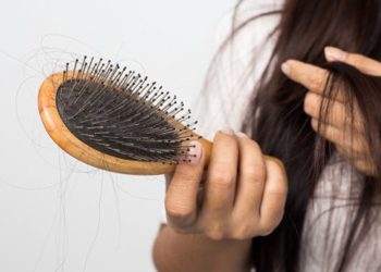 რატომ გვცვივა თმა – ნახეთ მიზეზები